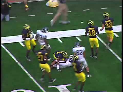 Denard Robinson Leads Michigan to a 30-10 Win Over UConn