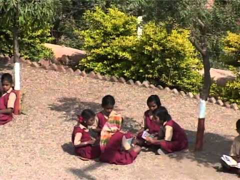 Panlotavarchi Ajab Shala (Marathi)