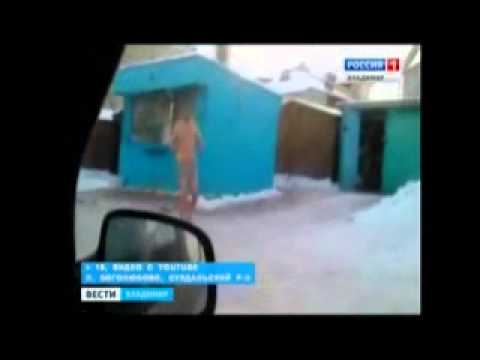 Куколки с интимными стрижками прогуливаются голыми о дороге