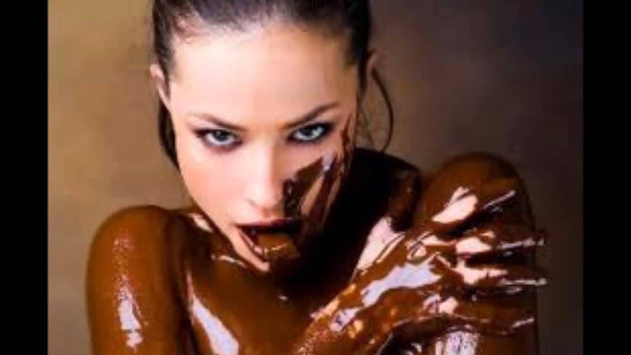 Пикантные фото голых шоколадок с членом во рту