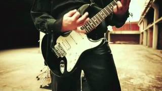Watch Opca Opasnost Pobjego Sam video
