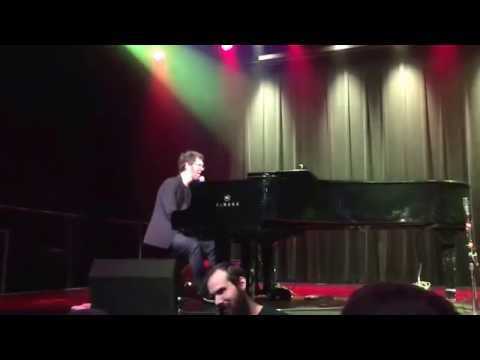 Champagne Supernova Video