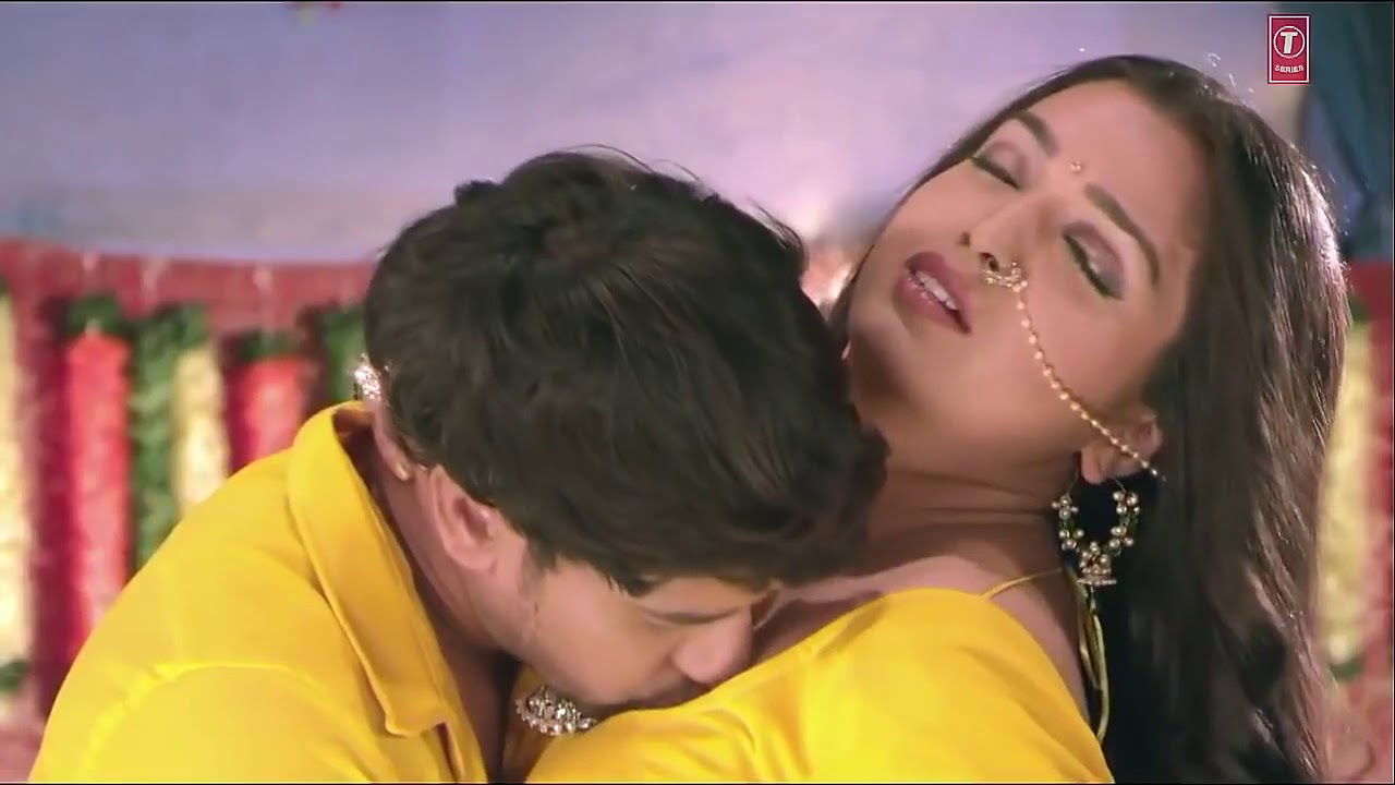 Bhojpuri song saniya navel licked boobs