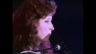 Watch Bonnie Raitt Tangled And Dark video