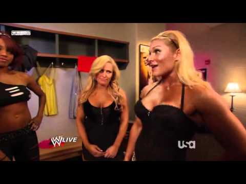 WWE Beth Phoenix Kiss