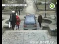 Видео В Симферополе таксист "Артур" заехал на лестницу