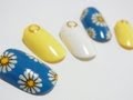 Marguerite nail art