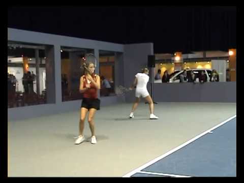 Agnieszka ラドワンスカ ＆ Nadia ペトロワ practice in Stuttgart 2007