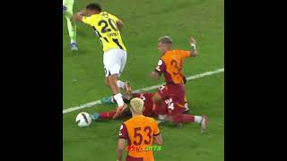 Aynen Knk Torreira Kendini Yere Atıyor