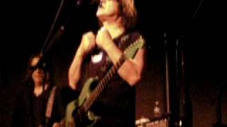 Watch Todd Rundgren Manup video