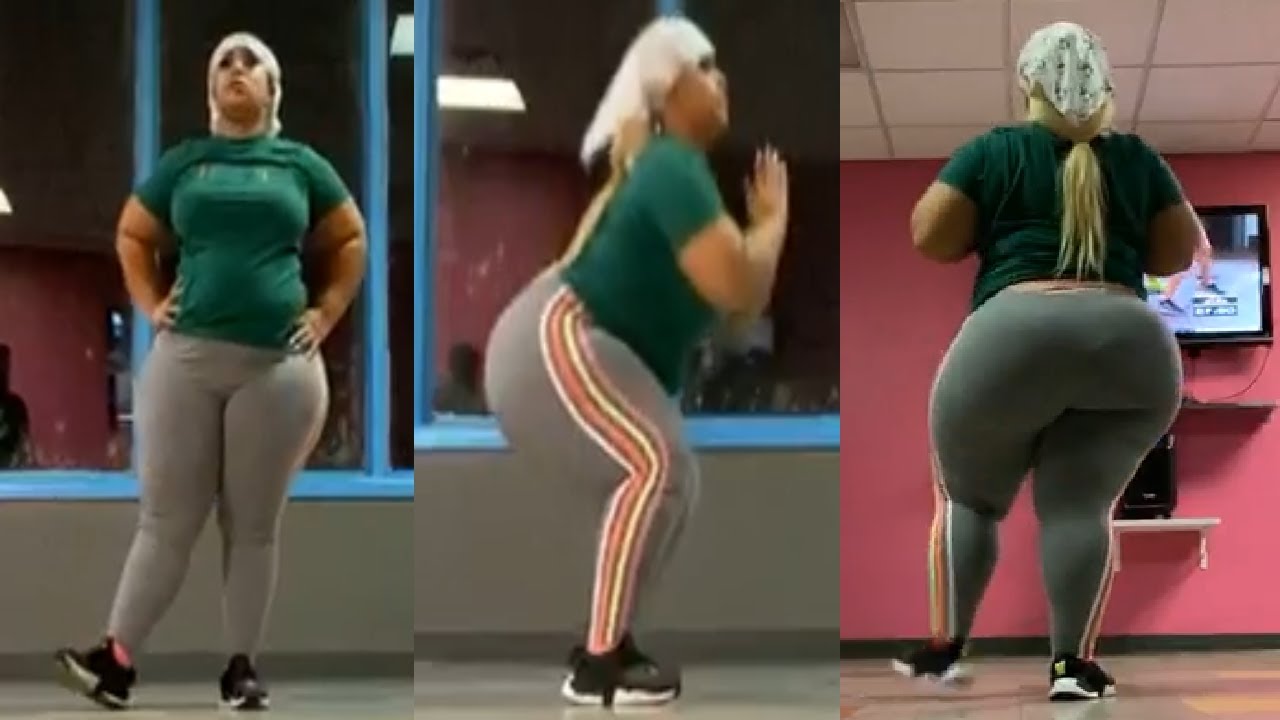 Pinky Ass Shaking Farting 11