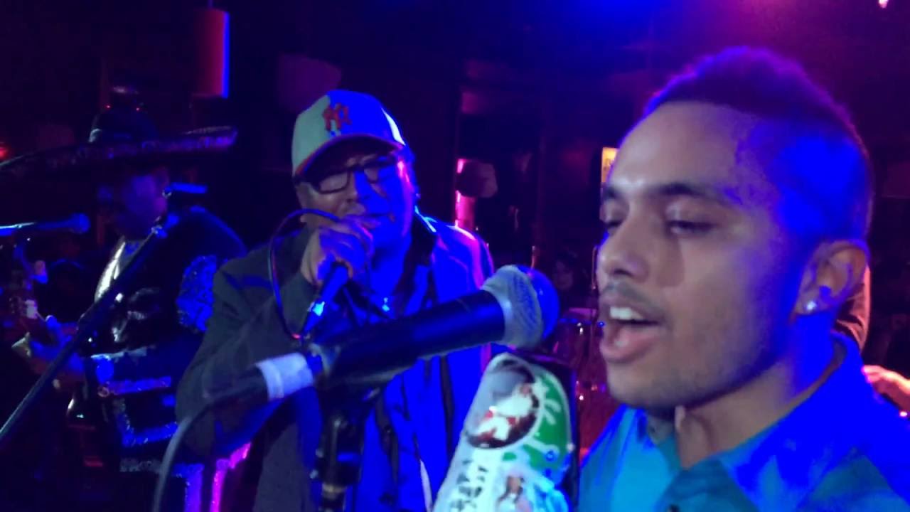 Buscando Guayaba performed by Del Barrio