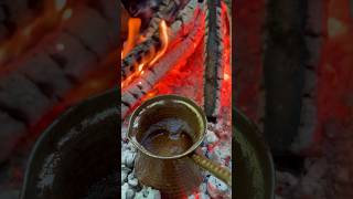 Sakin, Huzurlu Bir Ortamda Kaynak Suyunda Kahve Turkish Coffee In A Calm And Peaceful Environment