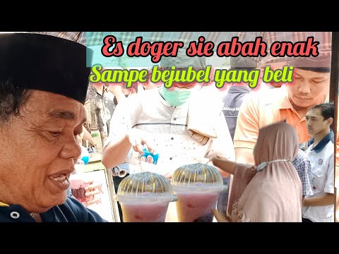 penjual es doger sampai di kerubungi pembeli saking enakny,,,,