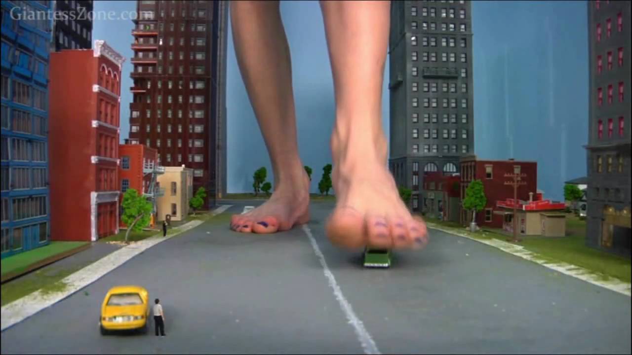 Giantess car