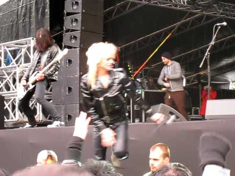 Duff McKagan's Loaded feat. Michael Monroe - Attitude New Rose