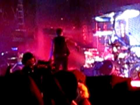 Depeche Mode- Never Let Me Down (LIVE in Toronto) 2009