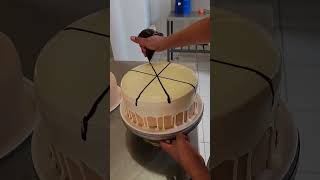 Como decorar un pastel con chocolate blanco