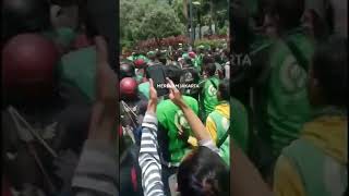 Detik Detik Ojol Dipukul Security, Berujung Rusuh Di Setia Budi Jakarta
