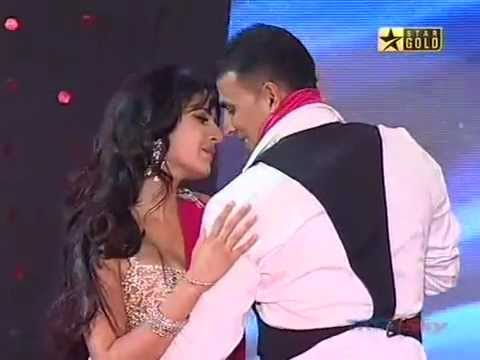 Katrina Kaif and Akshay Kumar Performance at Sabsey Favourite...