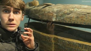 1000 Jaar Oude Mummy Gevonden - Job Vlog