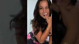 Gostosa De Camisola