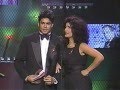 Jerry Rivera Asiendo entrega de Premio a Enrique Inglesias
