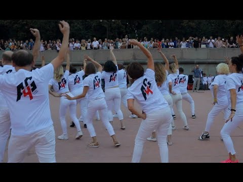 Флешмоб сальса A4G Dance в Парке Горького 2018 | Cubanos - Issac Delgado ft. Los Van Van Флешмоб сальса A4G Dance в Парке Горького 2018 | Cubanos - Issac Delgado ft. Los Van Van