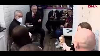 Tele1 TV Erdoğan’ın karşısında bacak bacak üstene atan kadın uyarıldı