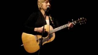Watch Kim Richey Just Like The Moon video