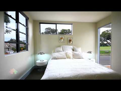 Living Room Benches on In Style  A Powder Room And Internal Laundry Add To The Easy Living