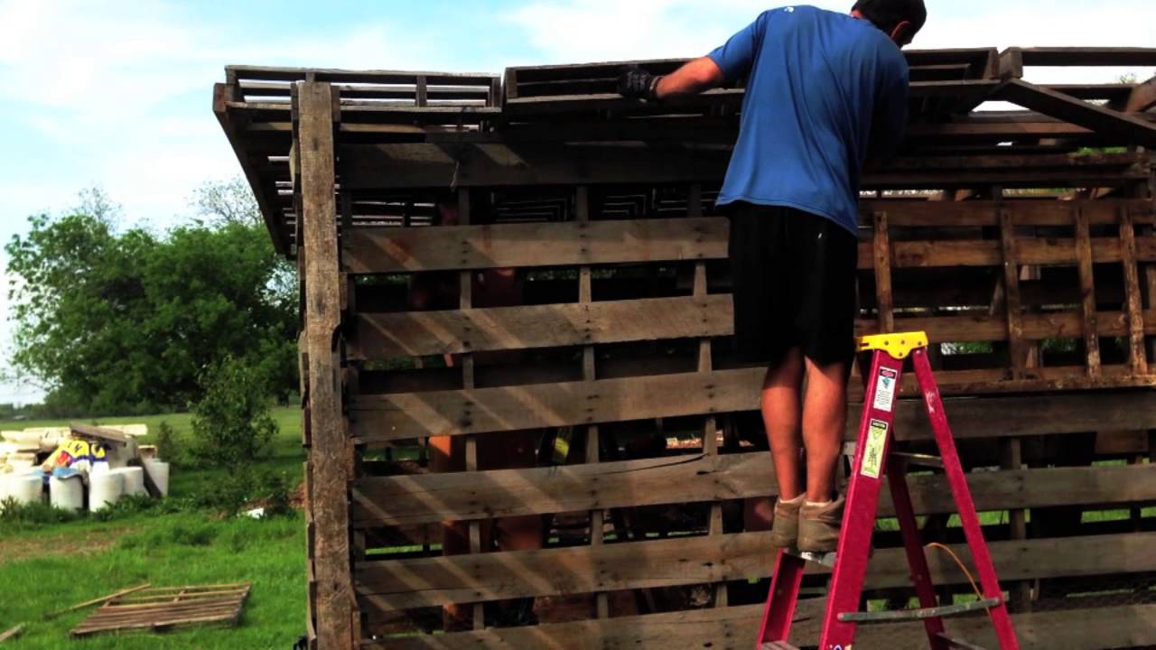 How to build with pallets, a chicken coop made of free materials part ...