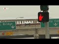 Say WHAT!?!? Traffic Light gives pedestrians the middle finger