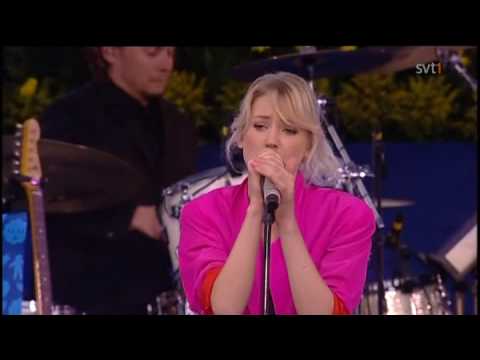 Veronica Maggio - Gammal Sång (Live Skeppsbron 2009)