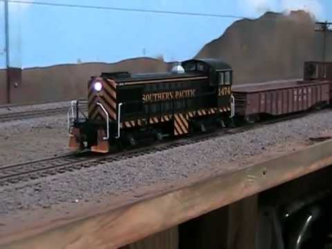 Model Railroader Magazine Bachmann Commander HO DCC Train Set Review 