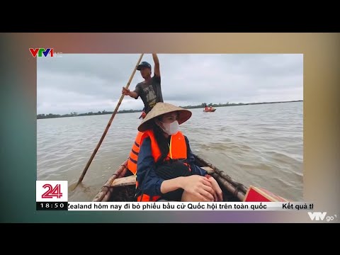 Các nghệ sĩ chung tay ủng hộ đồng bào lũ lụt miền Trung | VTV24