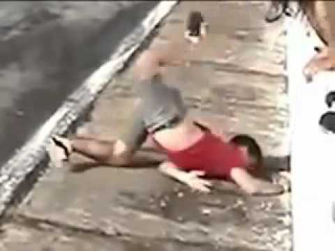 OXI... KARALHO VÉIU... !!! TOMBO DO IDIOTA