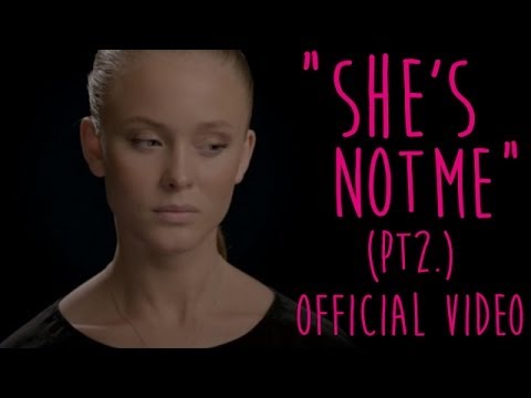 She's Not Me Songtext She doesn't love you - like I do