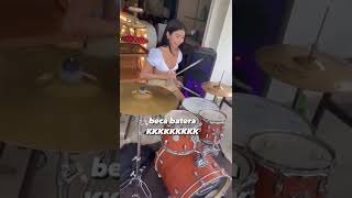 Beca Barreto Baterista