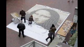 Réplica de la Mona Lisa usando 4.000 tazas de café