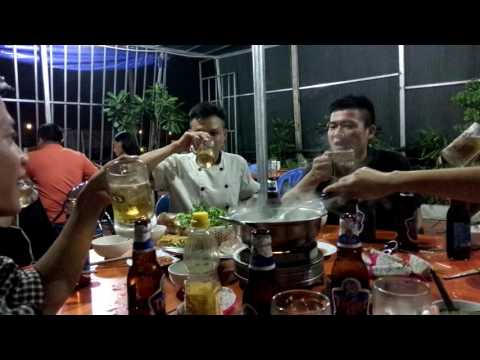 Nhà hàng bên sông 2016
