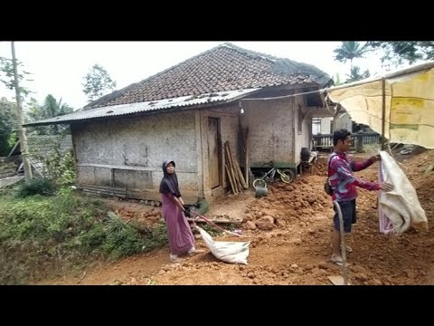 Suasana kampung halaman yang damai tentram dan bahagia terasa nyaman di hati