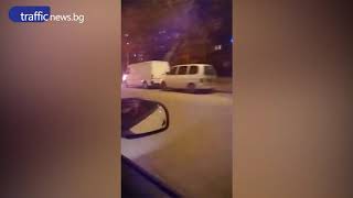 Видео Автомобил пламна като факла на улица "Победа" в Пловдив от TrafficNews TV, улица Победа, Пловдив, Болгария