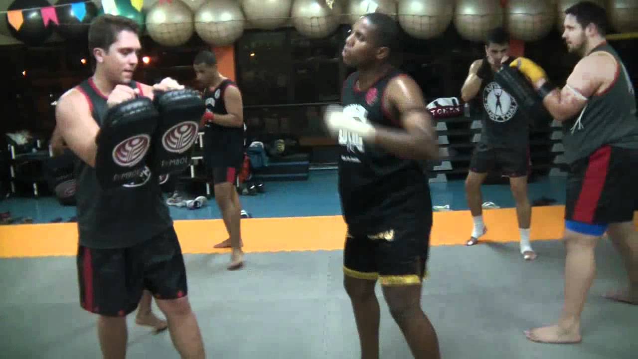 Aula de Muay Thai na Academia Symbol Icaraí Treino de chute no aparador YouTube Aparador Muay Thai Thunder ~ Aula de Muay Thai na Academia Symbol Icaraí Treino de chute no aparador YouTube