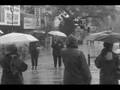 Erik Satie bajo la lluvia.