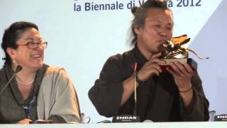 Kim Ki-duk kisses his Golden Lion