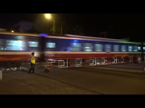 Bien Hoa City: Chuyến Tàu '5 Sao' Sài Gòn - Nha Trang Qua Trung Tâm Thành Phố (Mar 03, 2017)