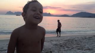 João Pedro Rebolando Na Praia De Itaipu
