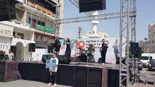 Gözlerimin Etrafınfaki Çizgiler Solist Burcu Akbatu