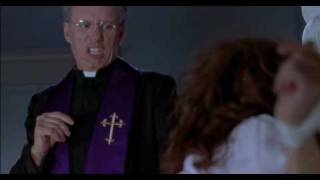 Scary Movie 2, la scene de l'exorciste !